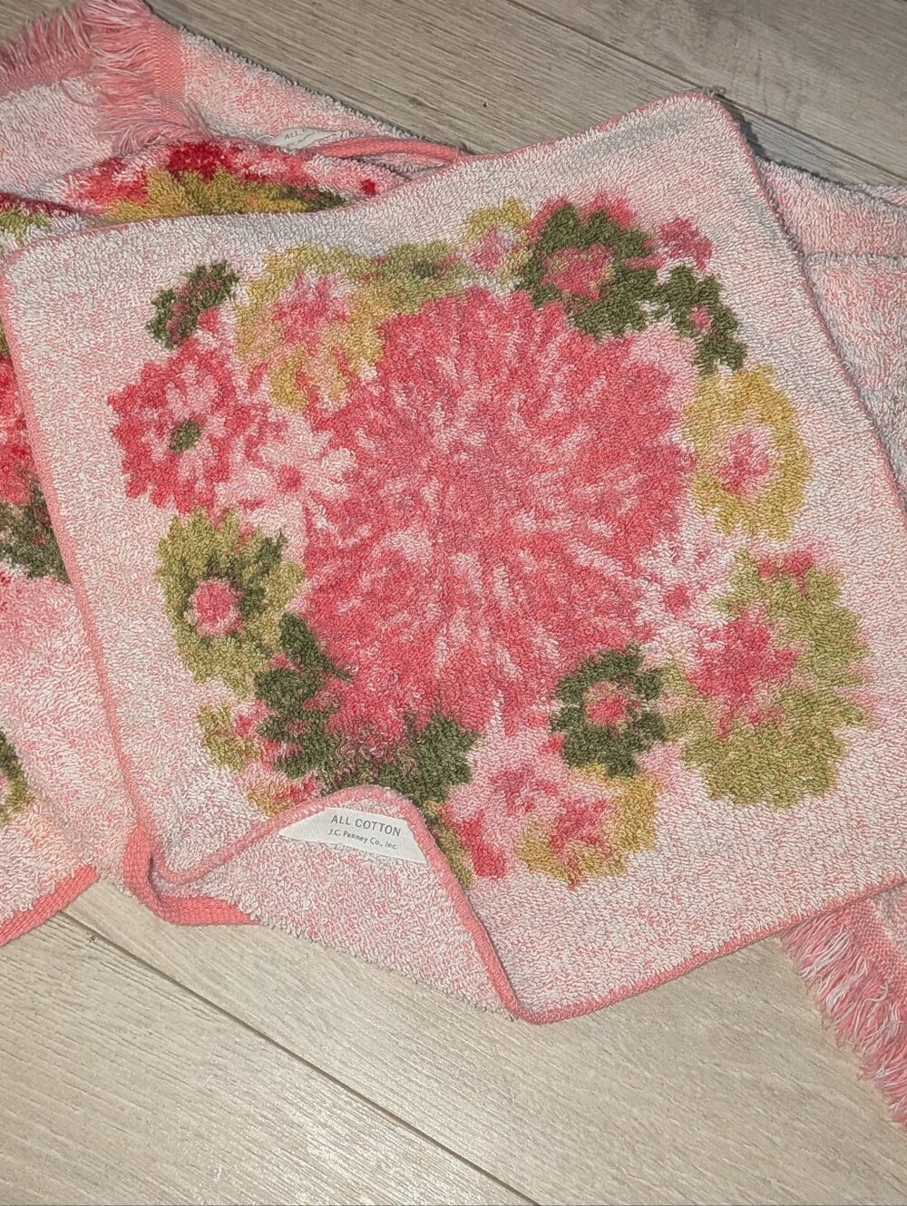 Vintage Towel Set - Picture 5 of 9